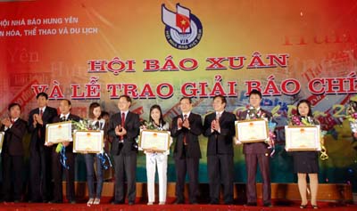 Hội Báo xuân Canh Dần và trao giải báo chí tỉnh Hưng Yên năm 2009